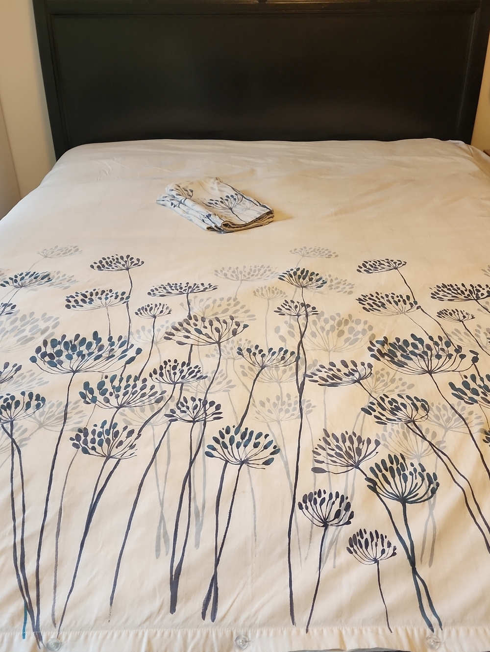 Ikea - Queen Size Duvet Cover With Shams